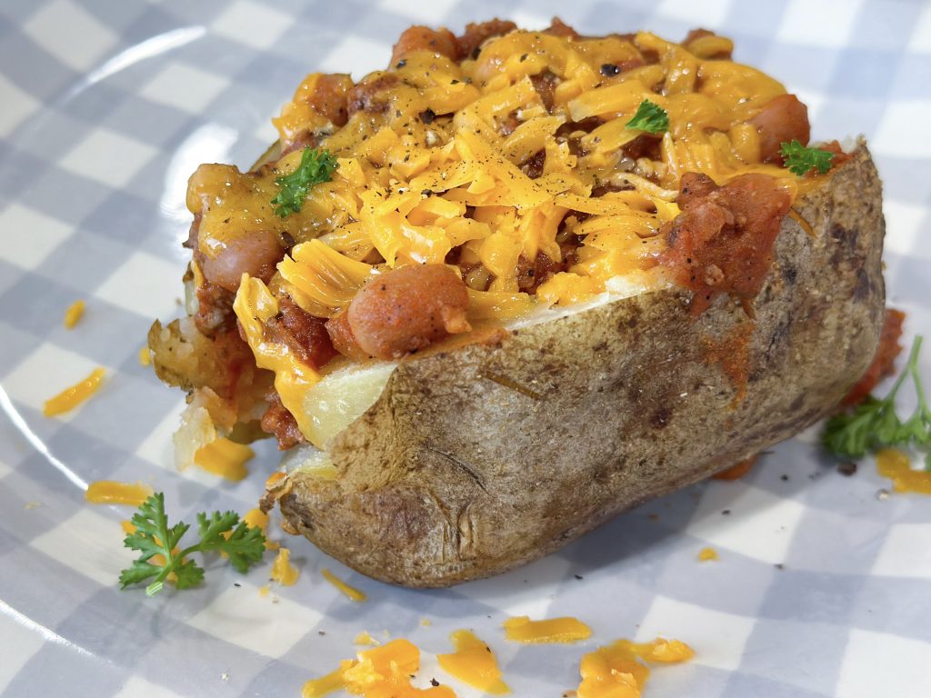 Baked potato with easy chili reicpe